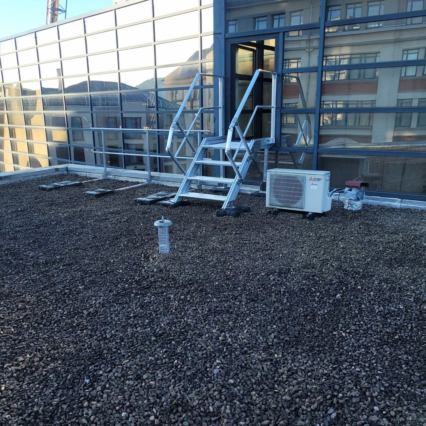 Sécuriser vos toitures-terrasses : une obligation réglementaire à ne pas négliger Sécuriser vos toitures-terrasses : une obligation réglementaire à ne pas négliger