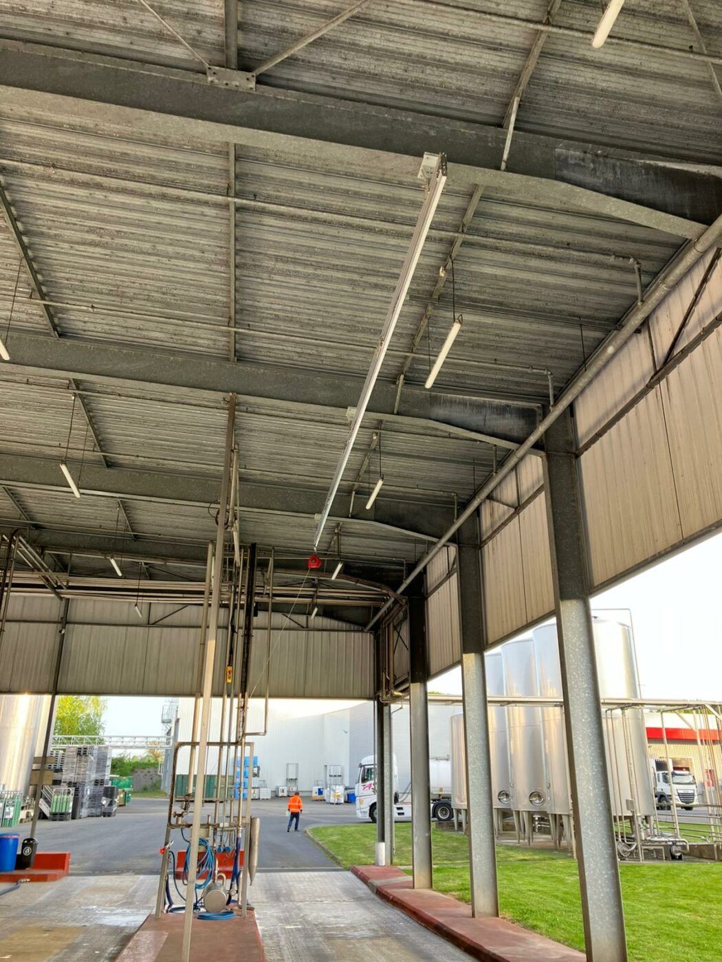 Installation de lignes de vie en rail en zone de dépotage de citernes
